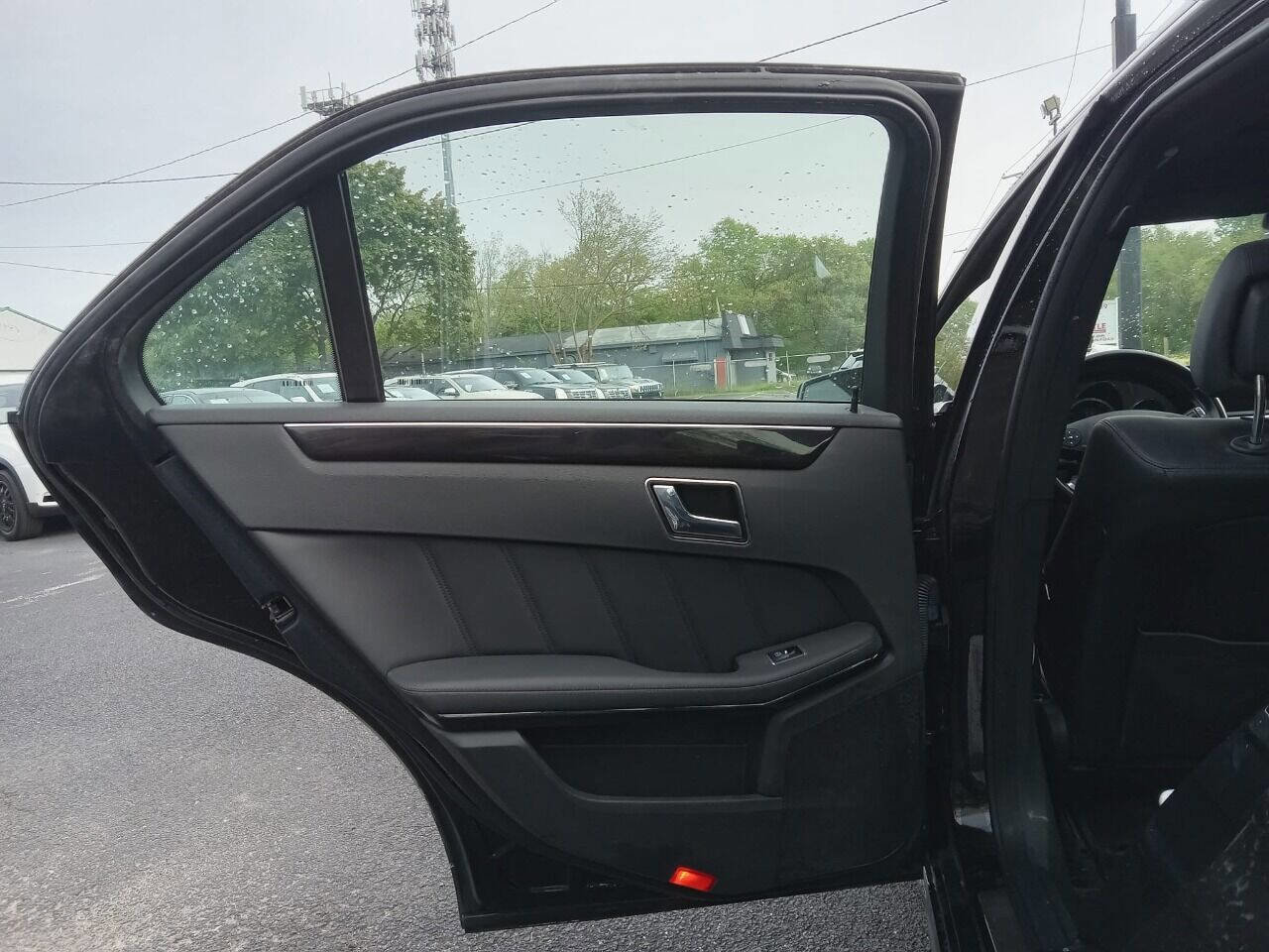 Used 2010 Mercedes-Benz E 350 4MATIC Sedan image 8