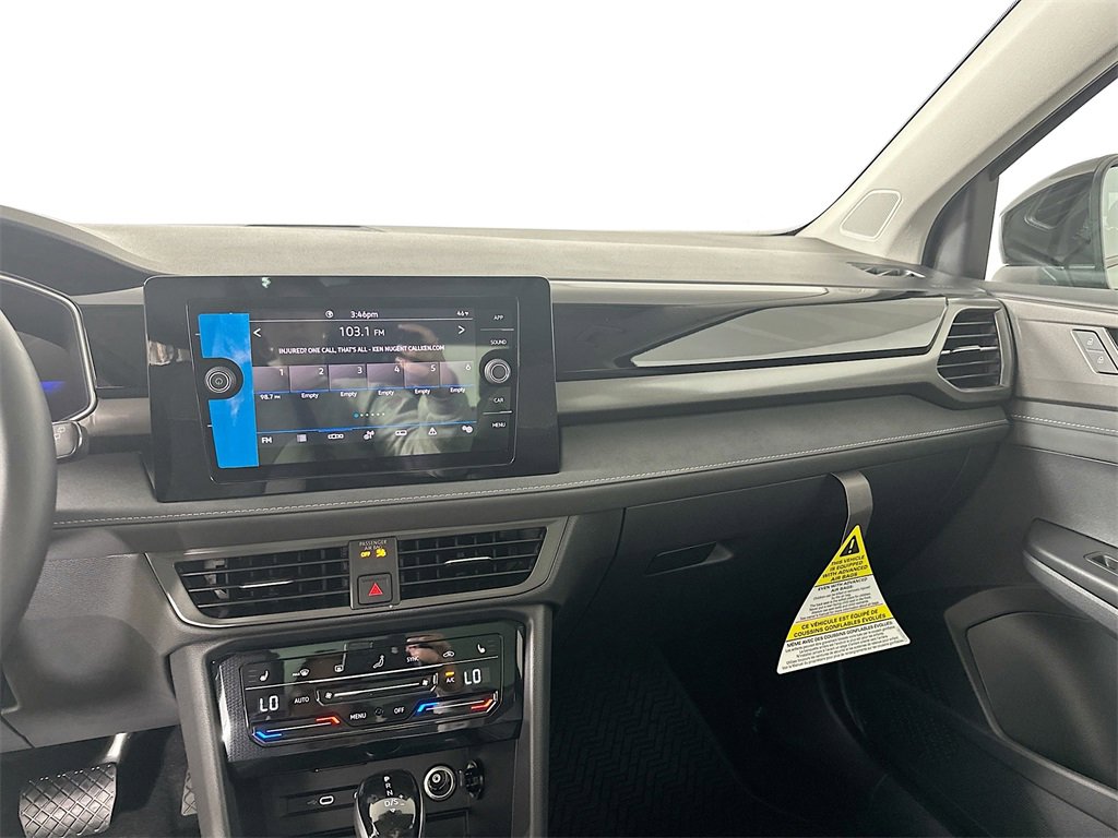 New 2026 Volkswagen Taos SE image 20