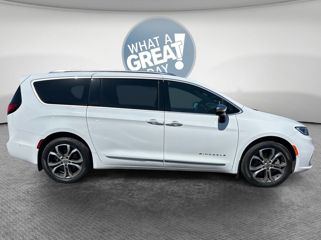 Certified 2023 Chrysler Pacifica Pinnacle AWD/4WD image 2