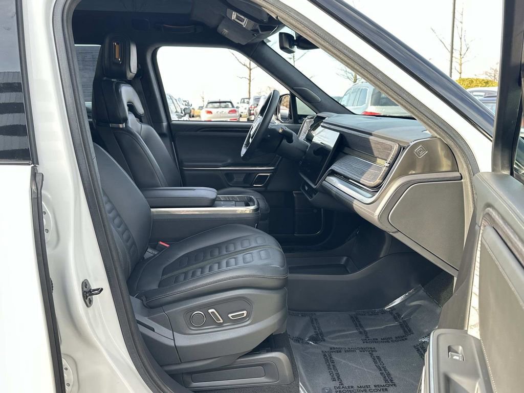 Used 2023 Rivian R1S Launch Edition image 27