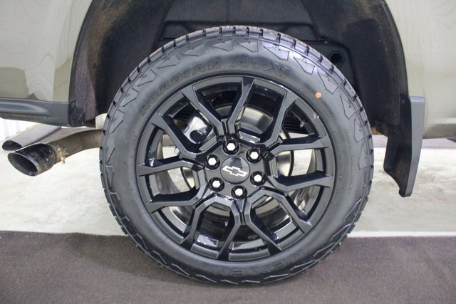 Used 2024 Chevrolet Colorado Z71 w/ LPO, Dark Essentials Package image 21