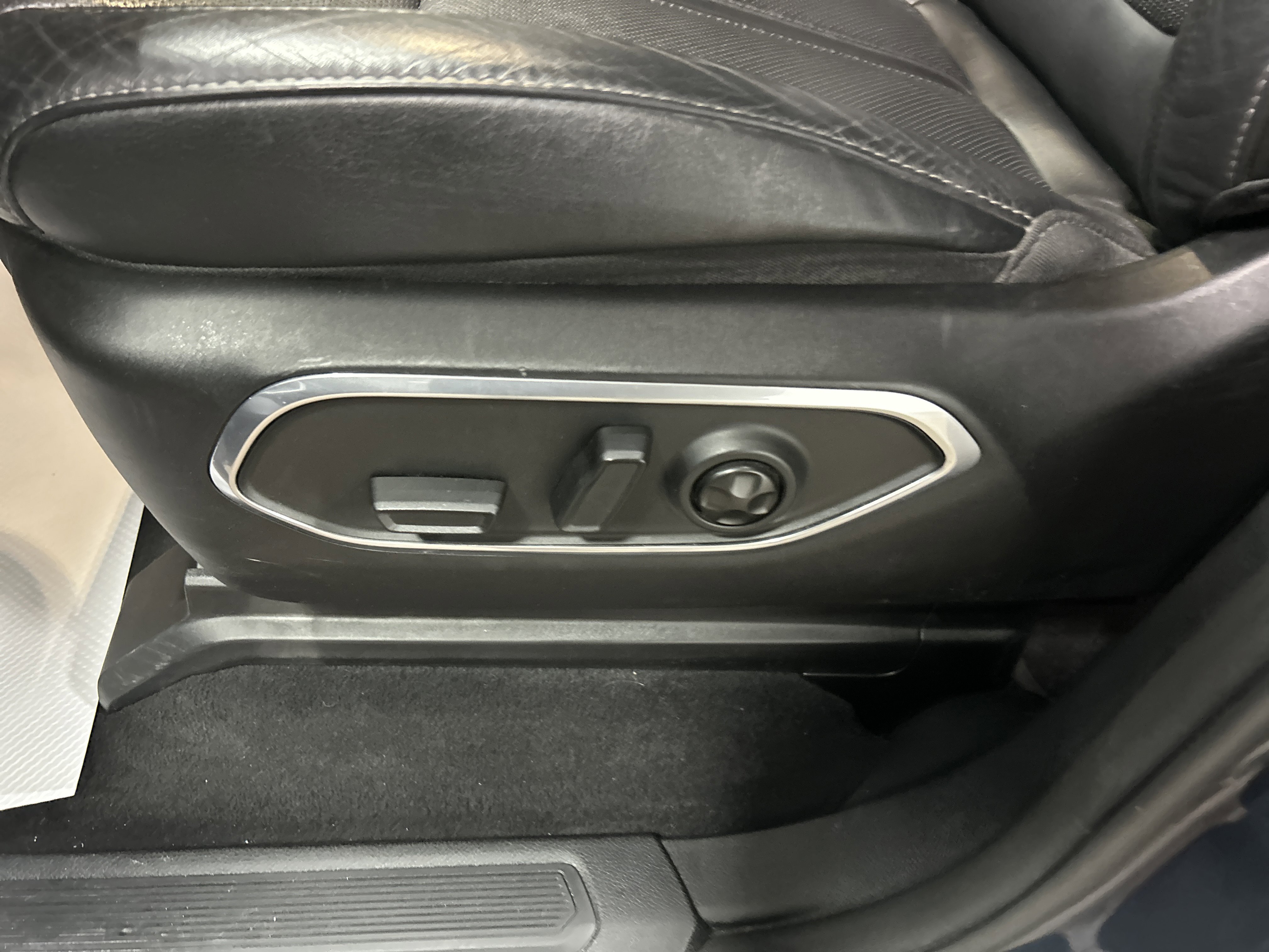 Used 2023 Jeep Wagoneer L Series II image 13