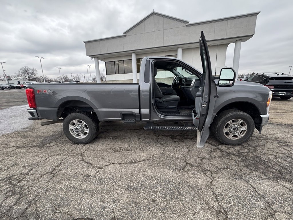 Used 2025 Ford F350 XLT w/ FX4 Off-Road Package image 8