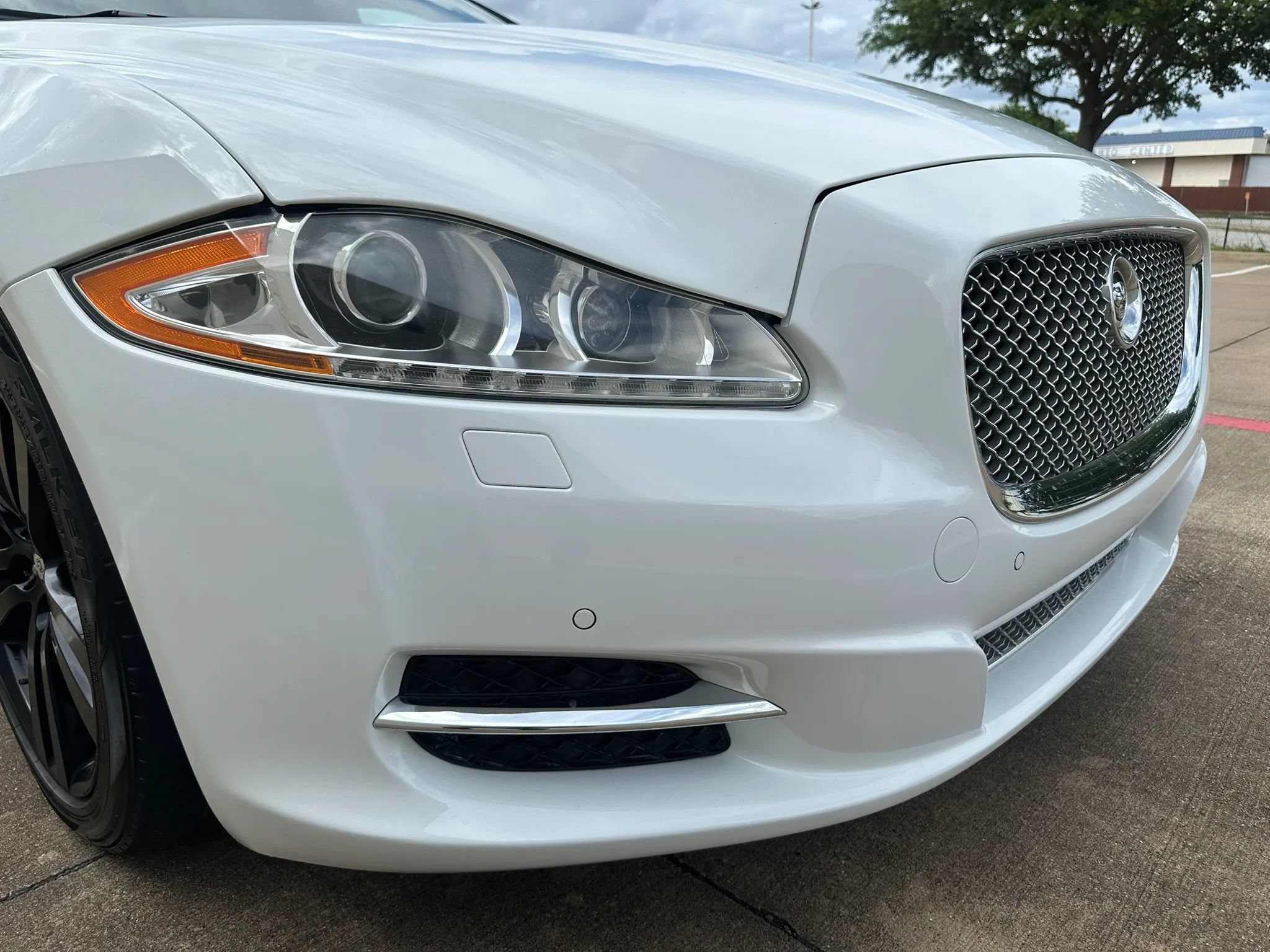 Used 2013 Jaguar XJ L Portfolio RWD image 6