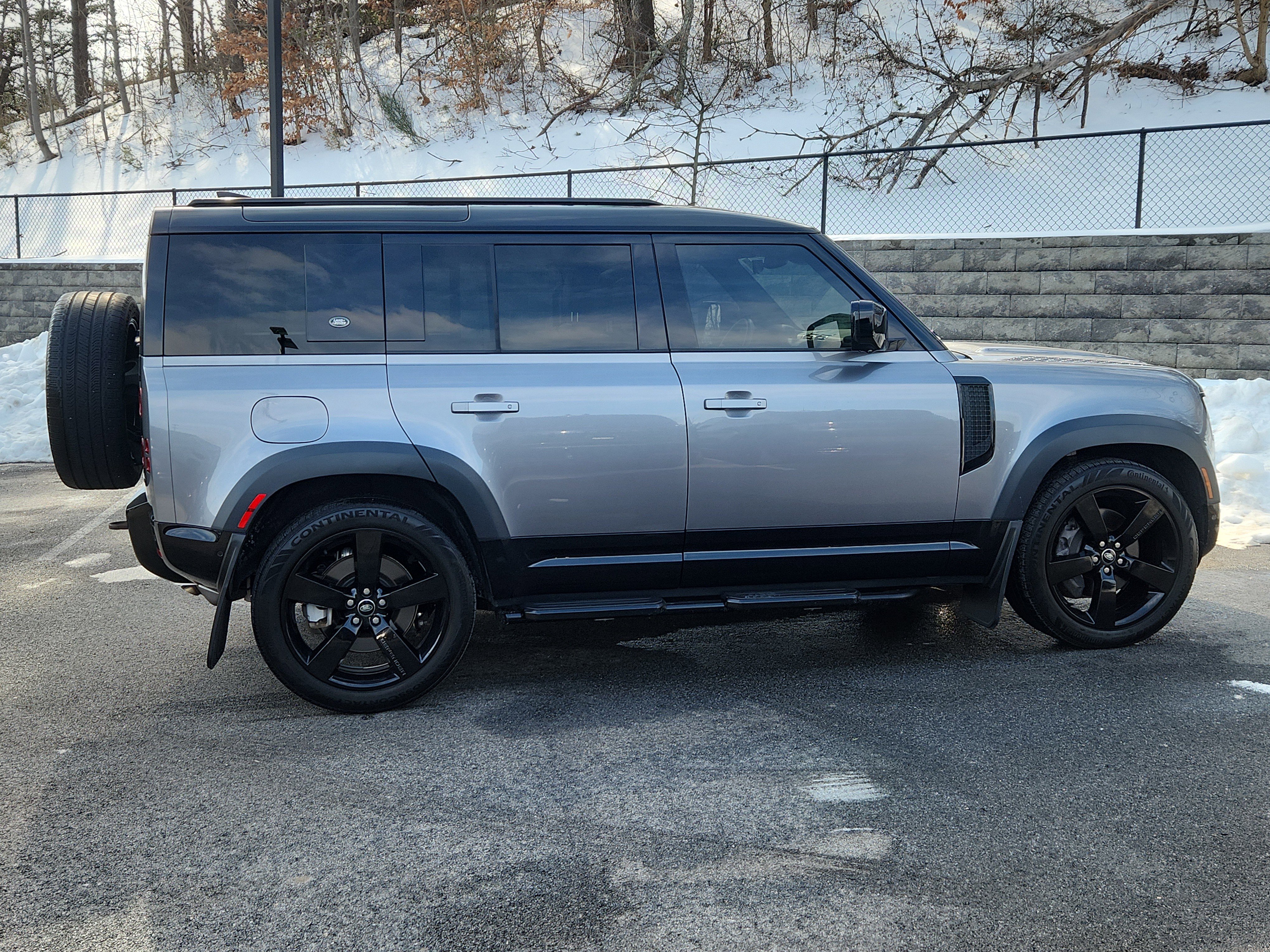 Used 2023 Land Rover Defender 110 X-Dynamic SE image 11