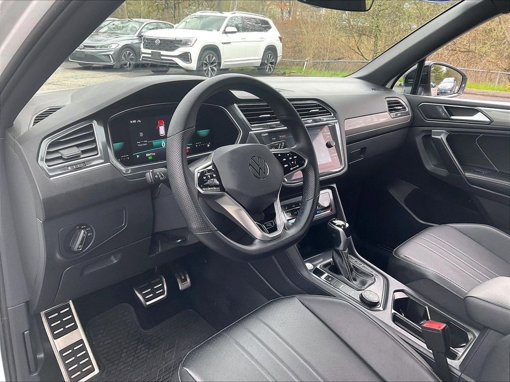 Used 2023 Volkswagen Tiguan SE R-Line AWD/4WD image 8