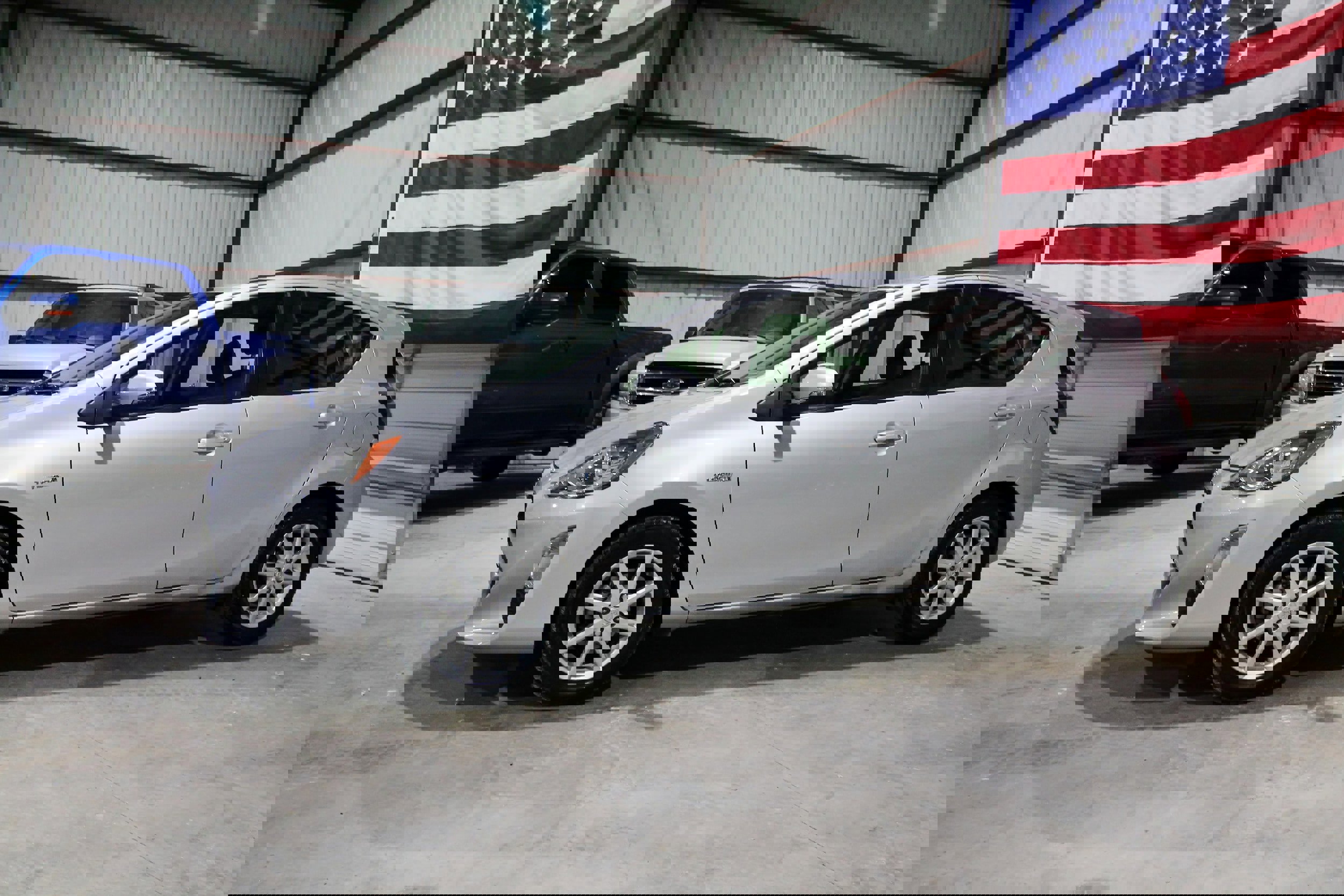 Used 2015 Toyota Prius C Three FWD image 4