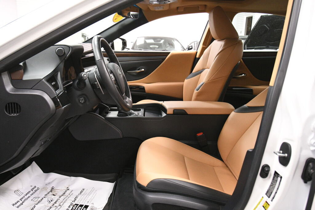 Used 2025 Lexus ES 350 w/ Premium Package image 10