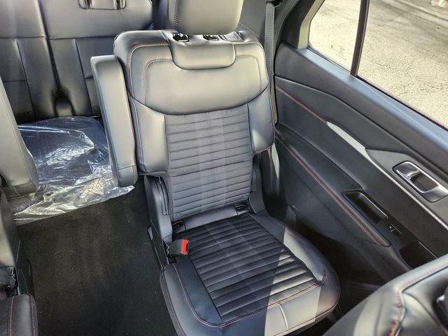 New 2026 Ford Explorer ST-Line w/ ST-Line Street Pack image 13