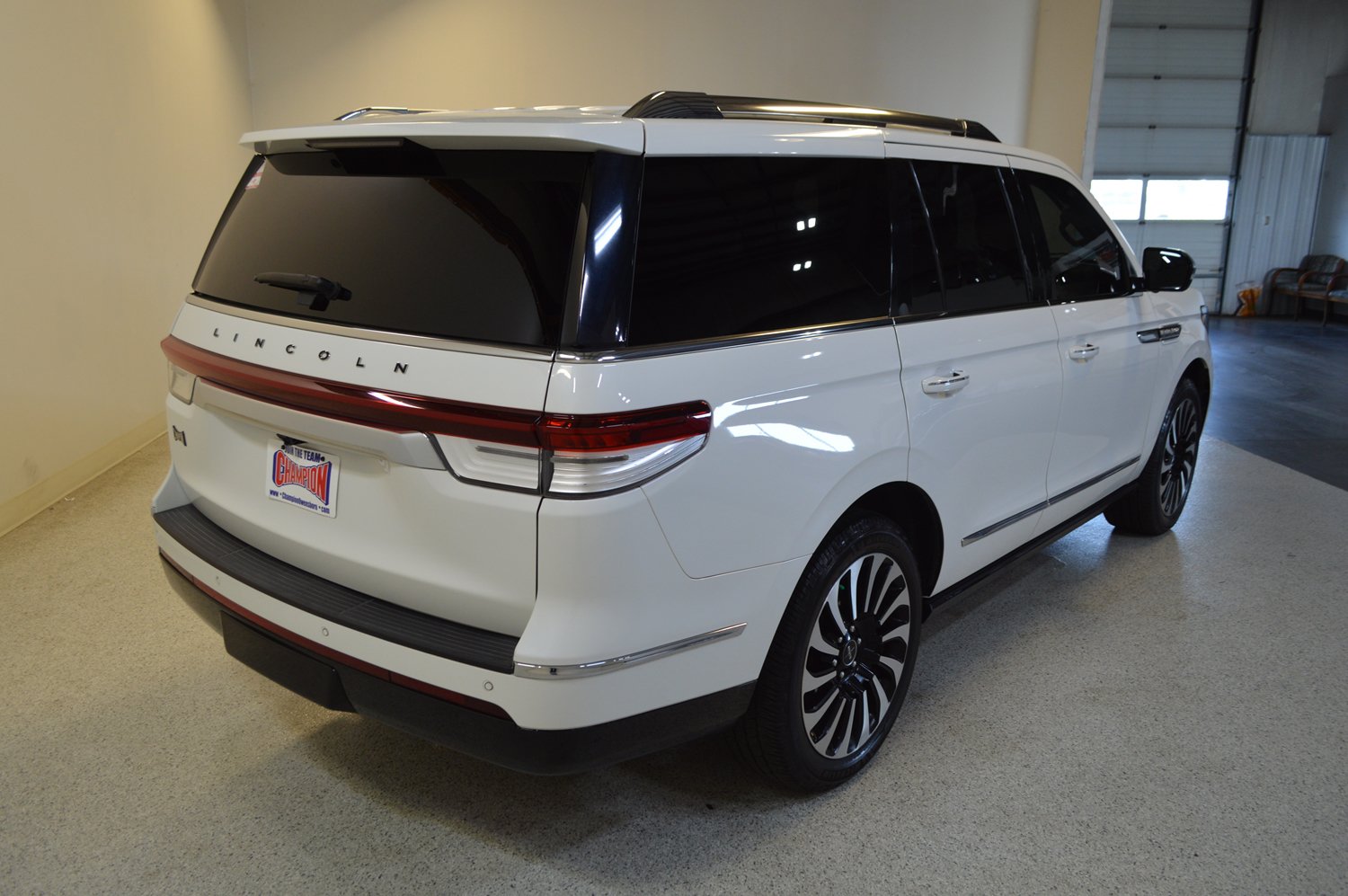 Used 2022 Lincoln Navigator Black Label AWD/4WD image 3