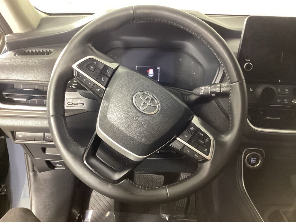Used 2024 Toyota Grand Highlander AWD image 15