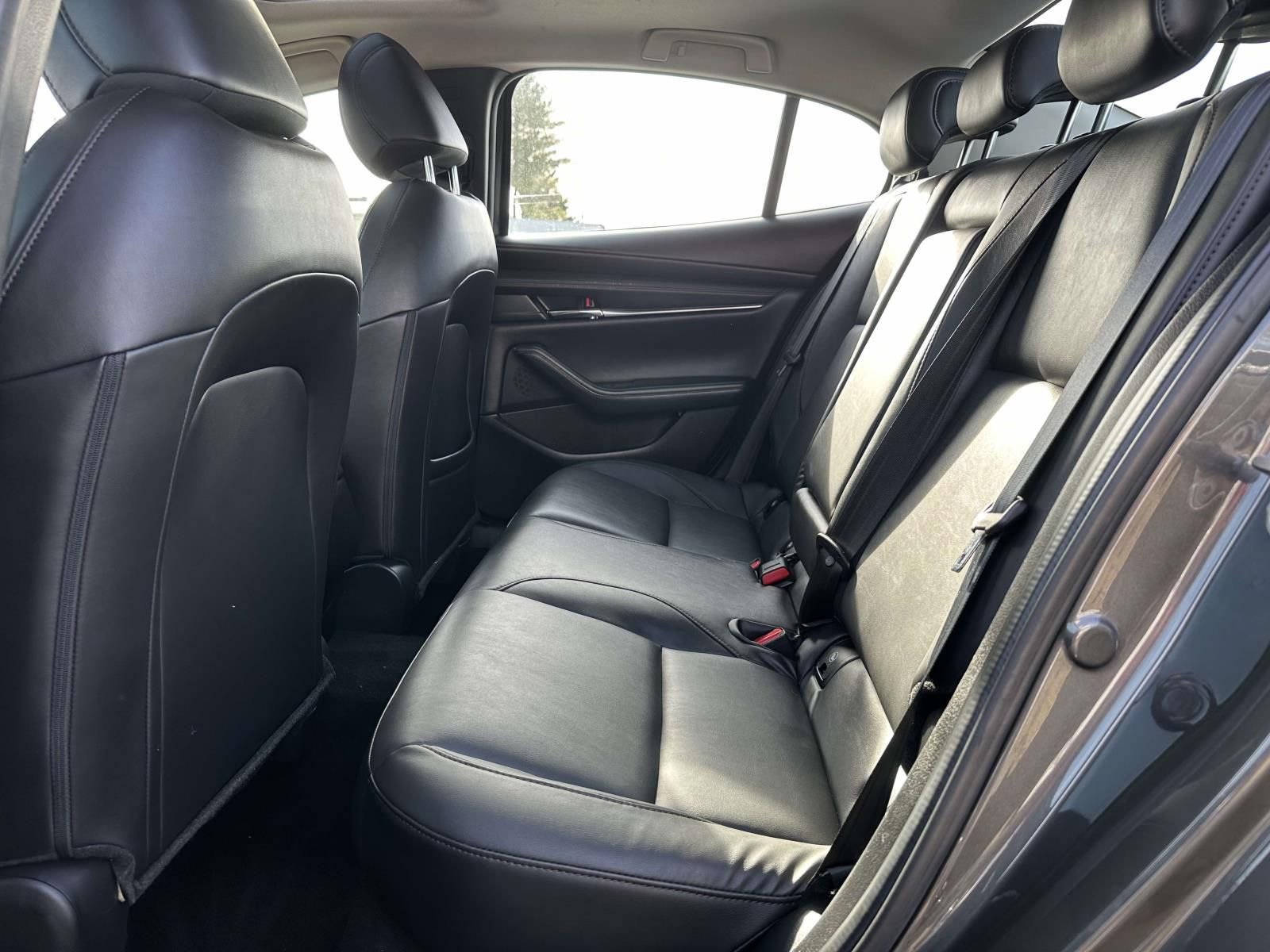 Used 2022 MAZDA MAZDA3 s image 23