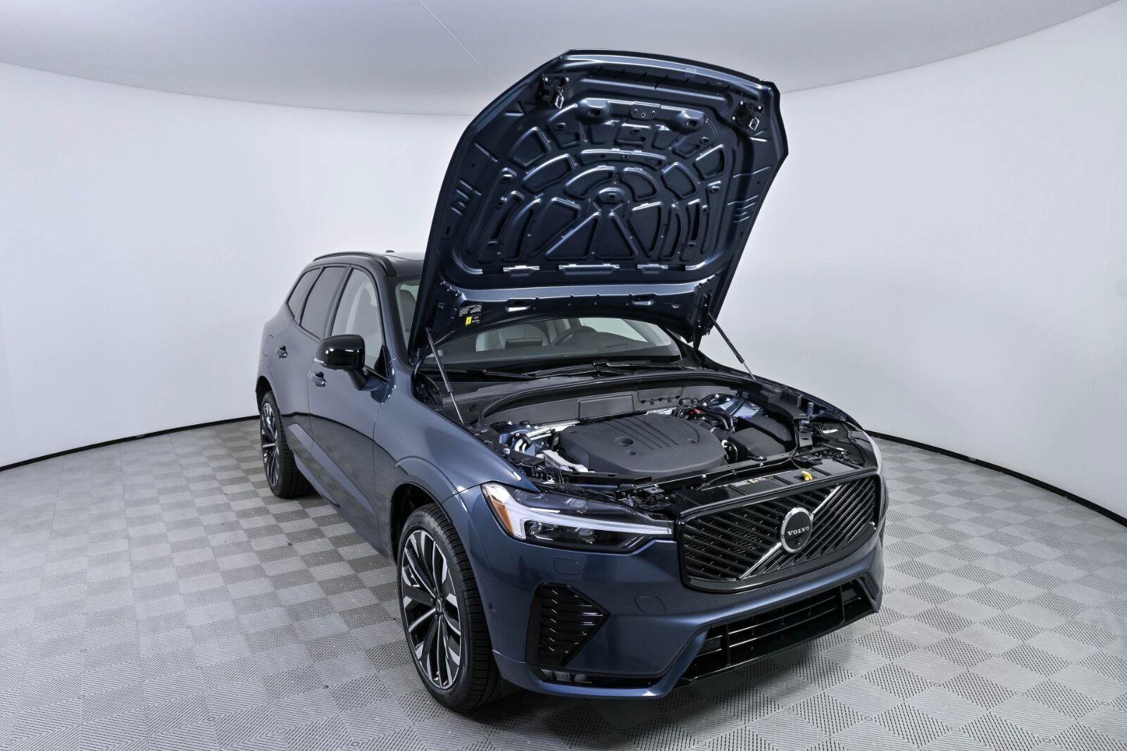 New 2027 Volvo XC60 B5 Ultra AWD/4WD image 32