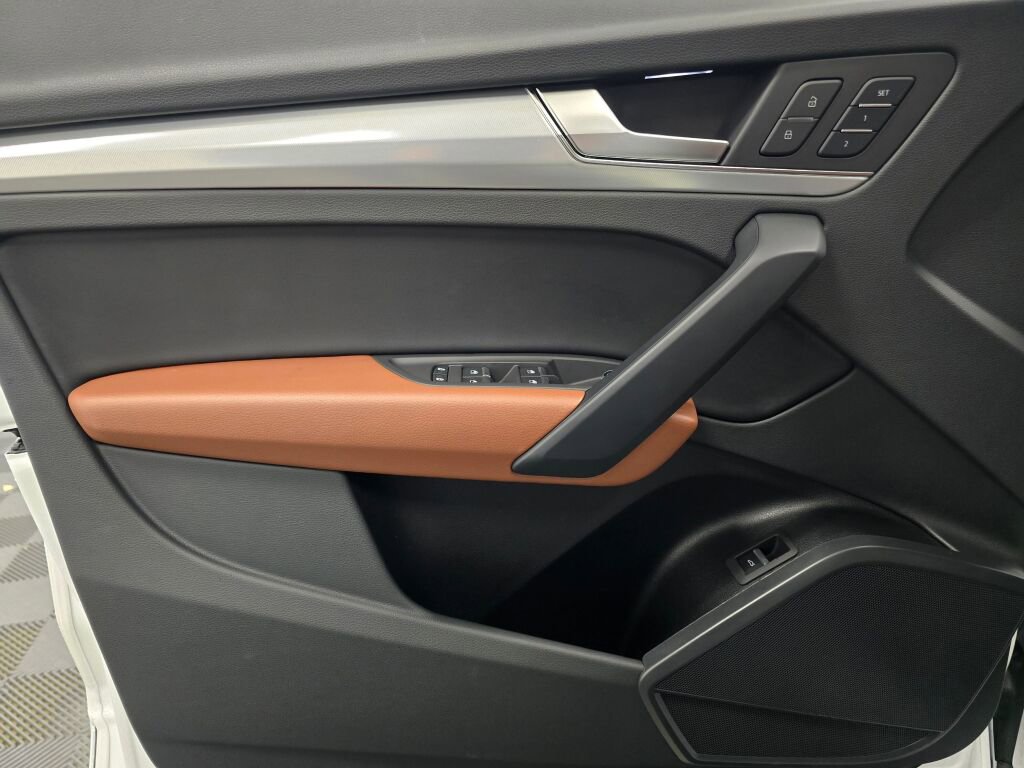 Certified 2025 Audi Q5 2.0T Premium w/ Convenience Plus Package image 36