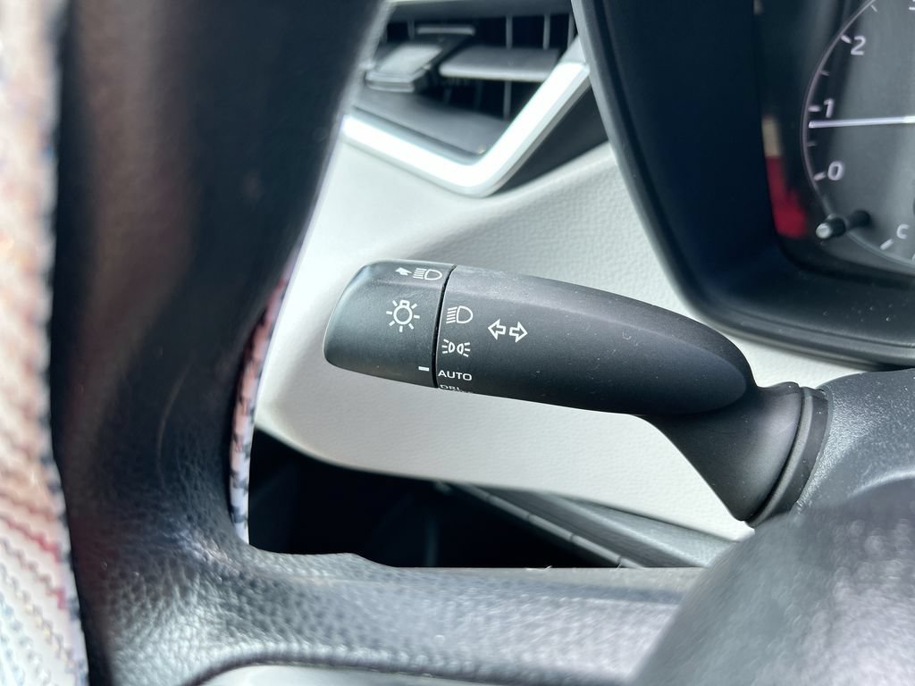 Used 2025 Toyota Corolla LE FWD image 19