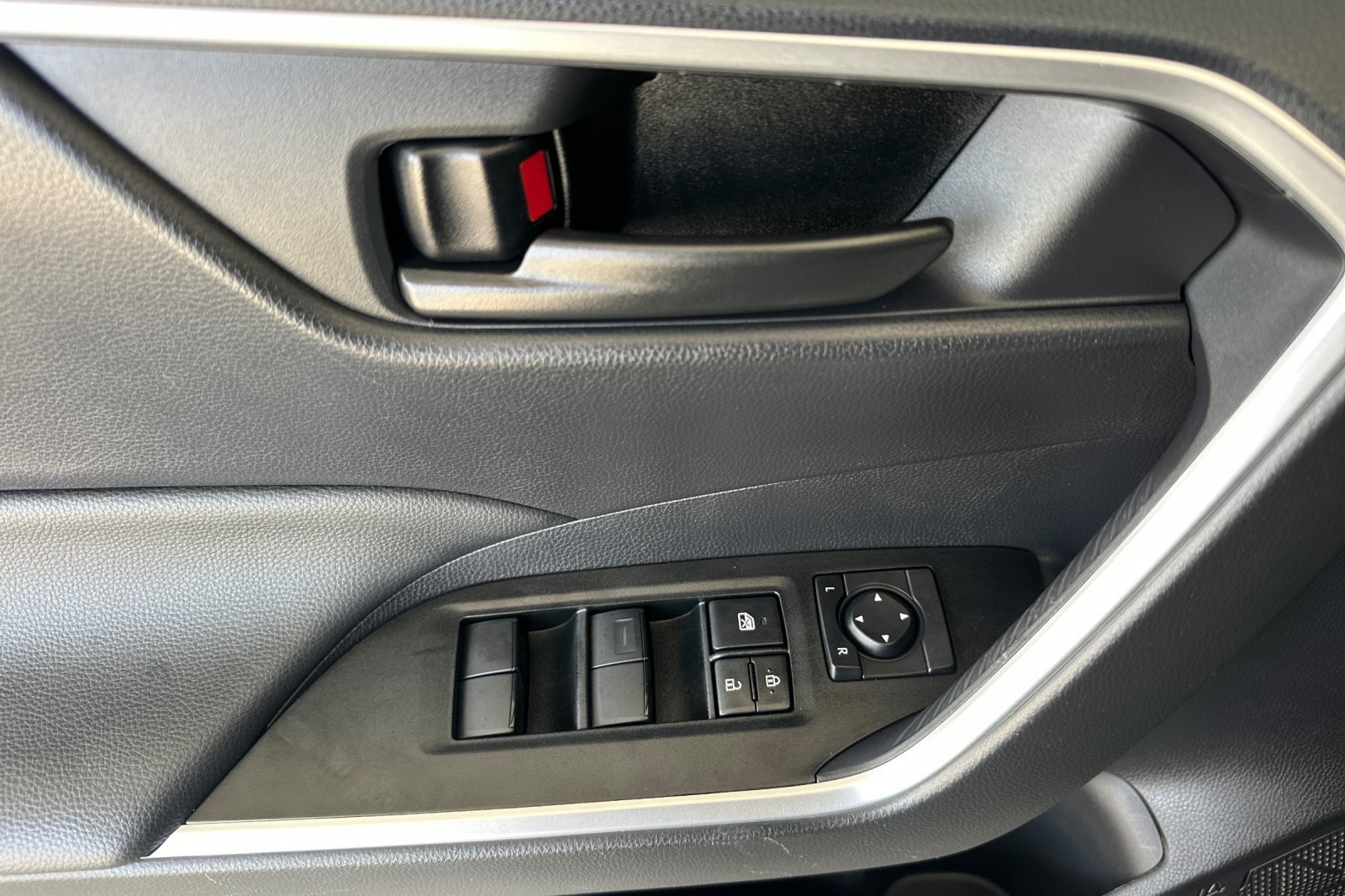 Certified 2025 Toyota RAV4 LE FWD image 10