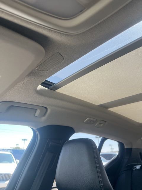 Used 2025 Volvo XC40 B5 Core w/ Climate Package image 19