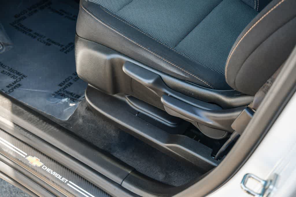 Used 2021 Chevrolet Traverse LS FWD image 27