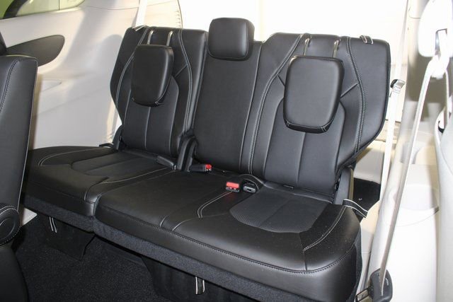 Used 2024 Chrysler Pacifica Select image 18