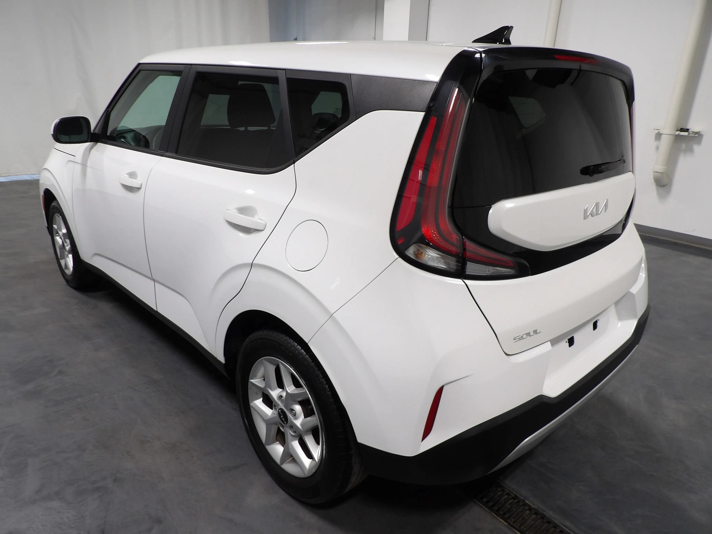 Used 2023 Kia Soul LX w/ Option Group 015 FWD image 7