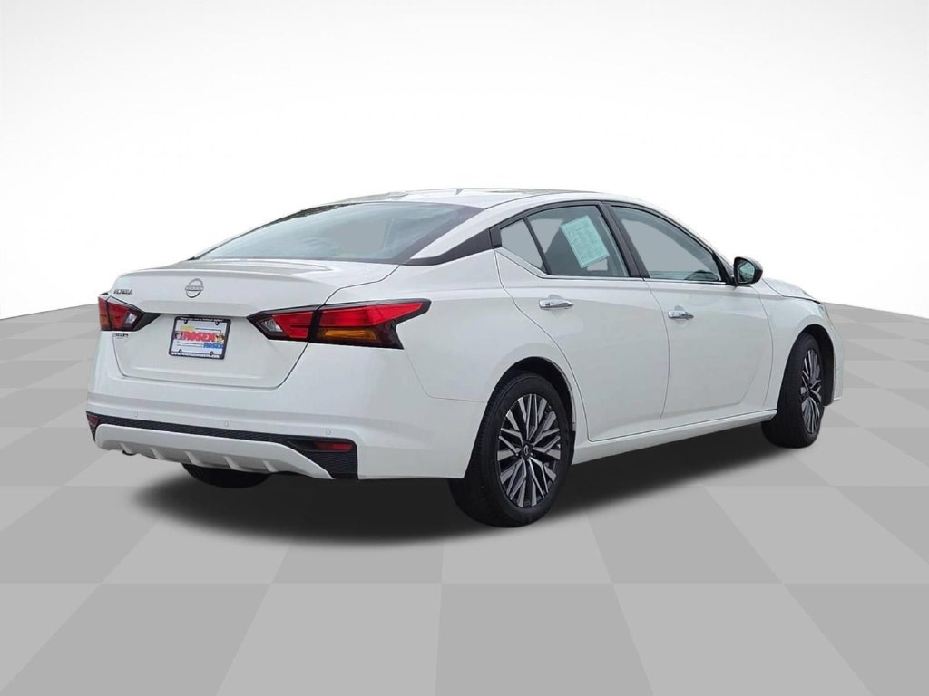 Used 2025 Nissan Altima 2.5 SV FWD image 3