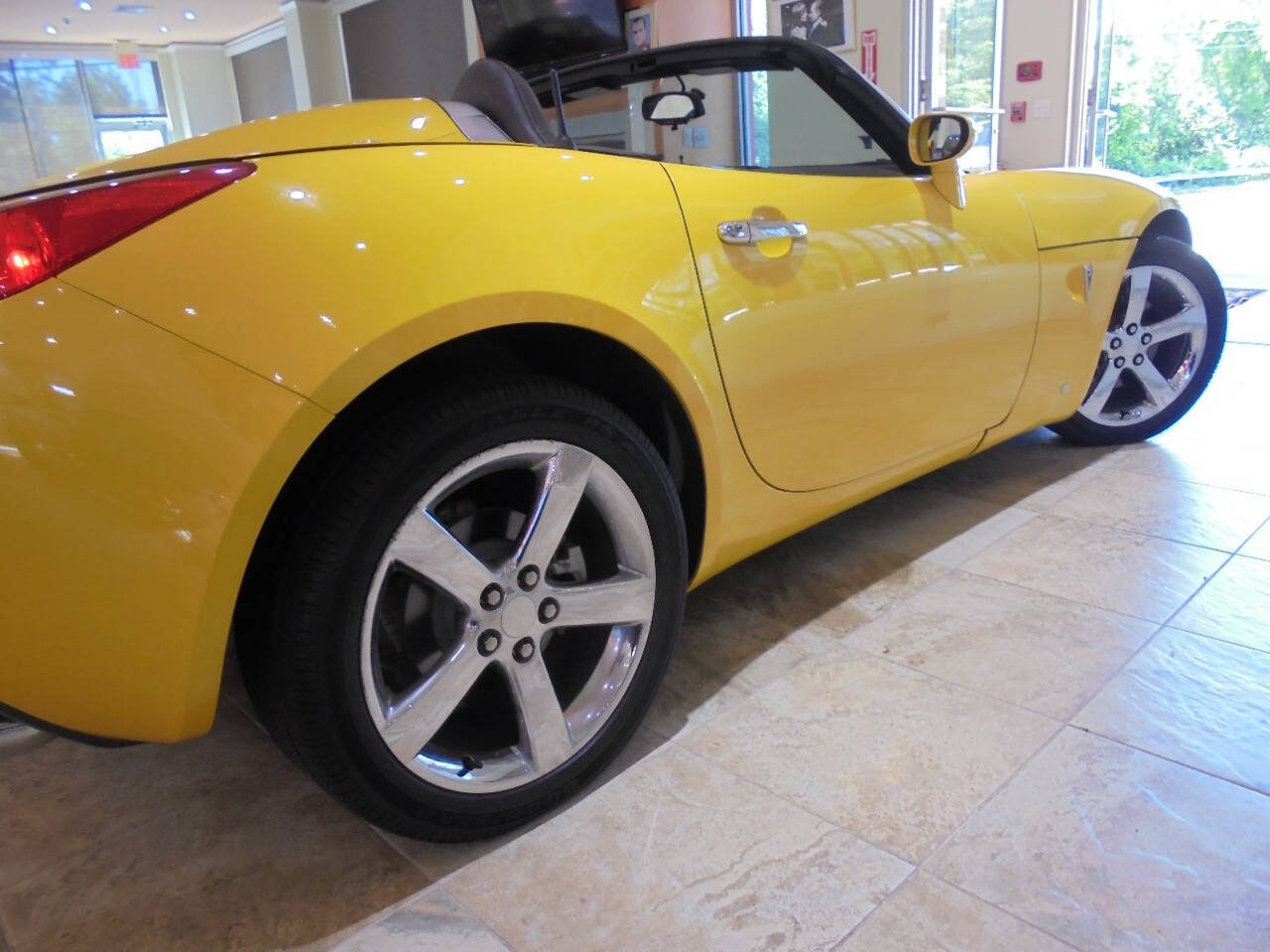 Used 2007 Pontiac Solstice Convertible RWD image 15