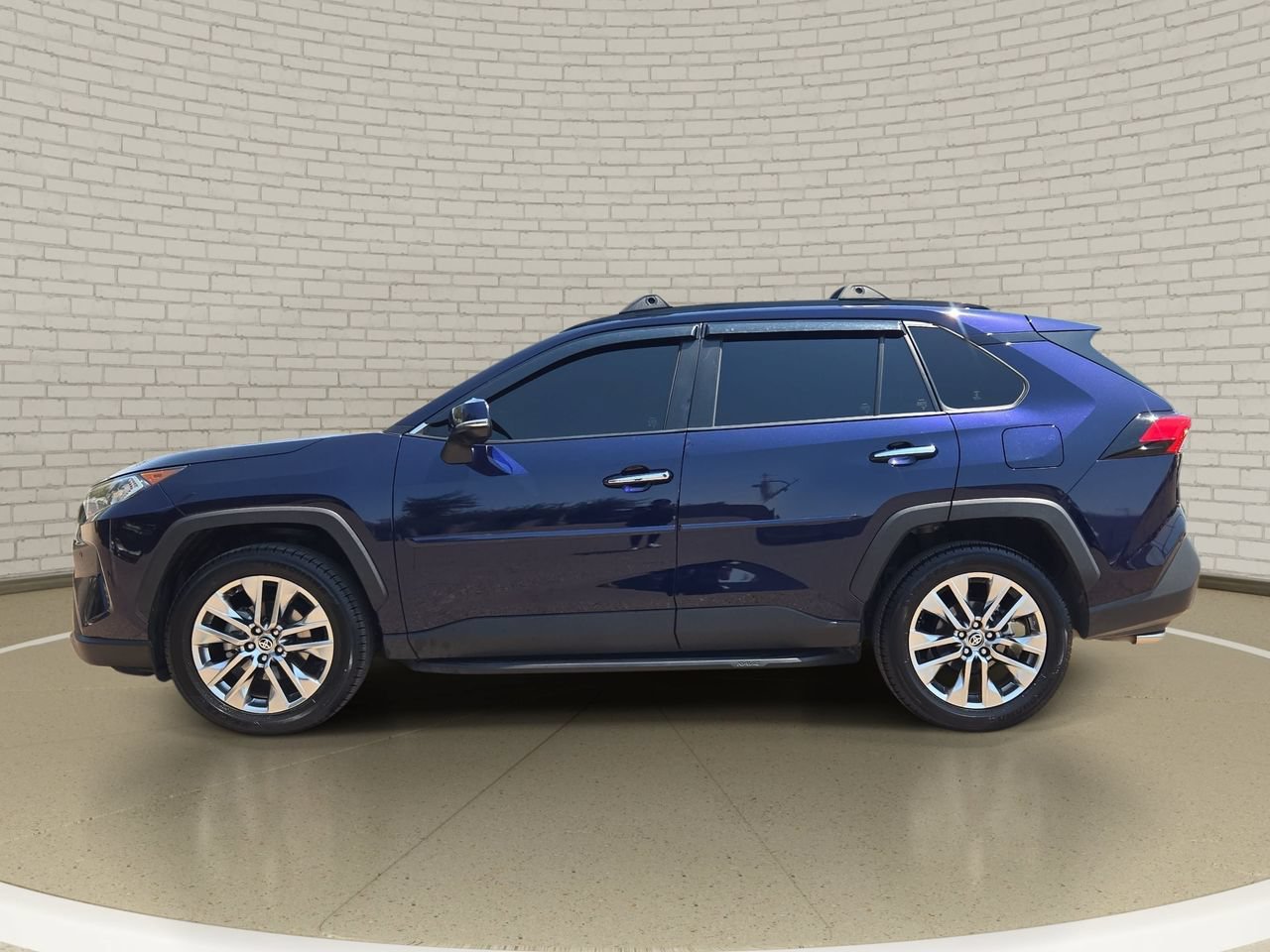 Used 2020 Toyota RAV4 Limited FWD image 8