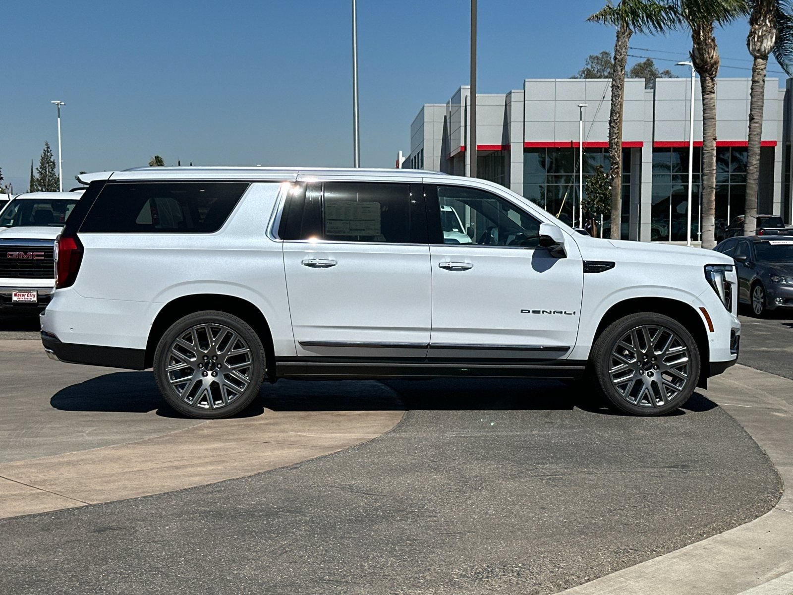 New 2026 GMC Yukon XL Denali Ultimate AWD/4WD image 3