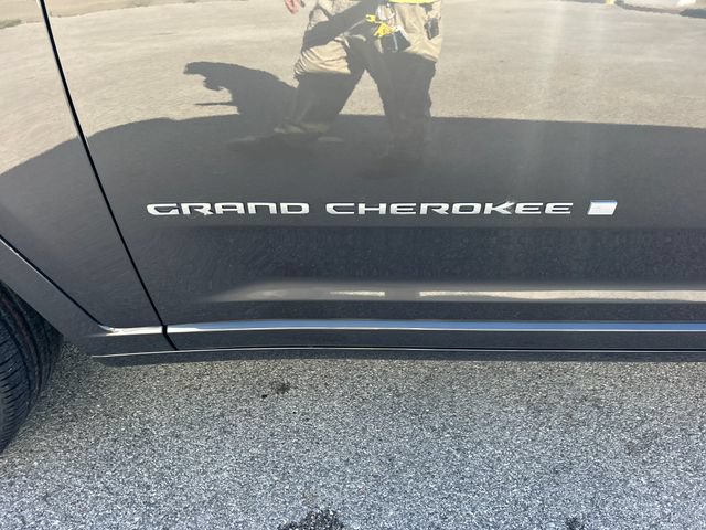 New 2025 Jeep Grand Cherokee L Overland w/ Advanced Protech Group III AWD/4WD image 57