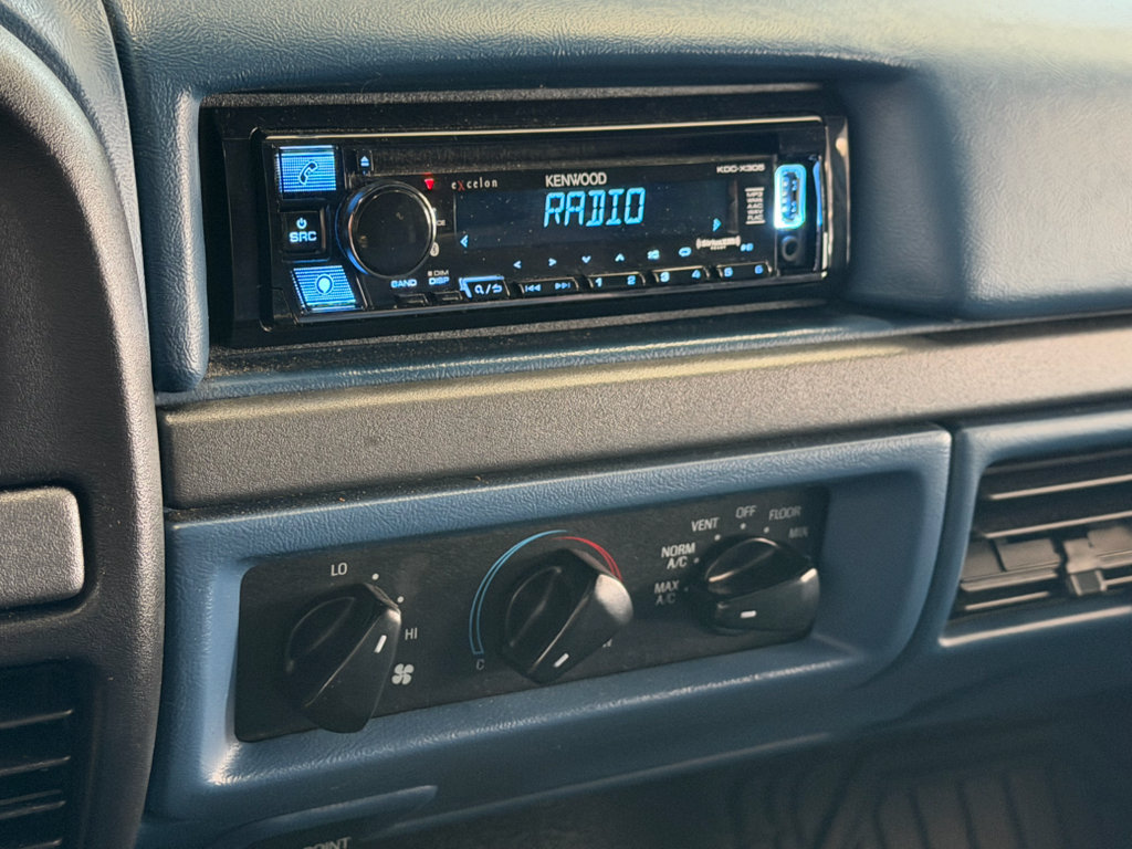 Used 1994 Ford Bronco XL AWD/4WD image 11