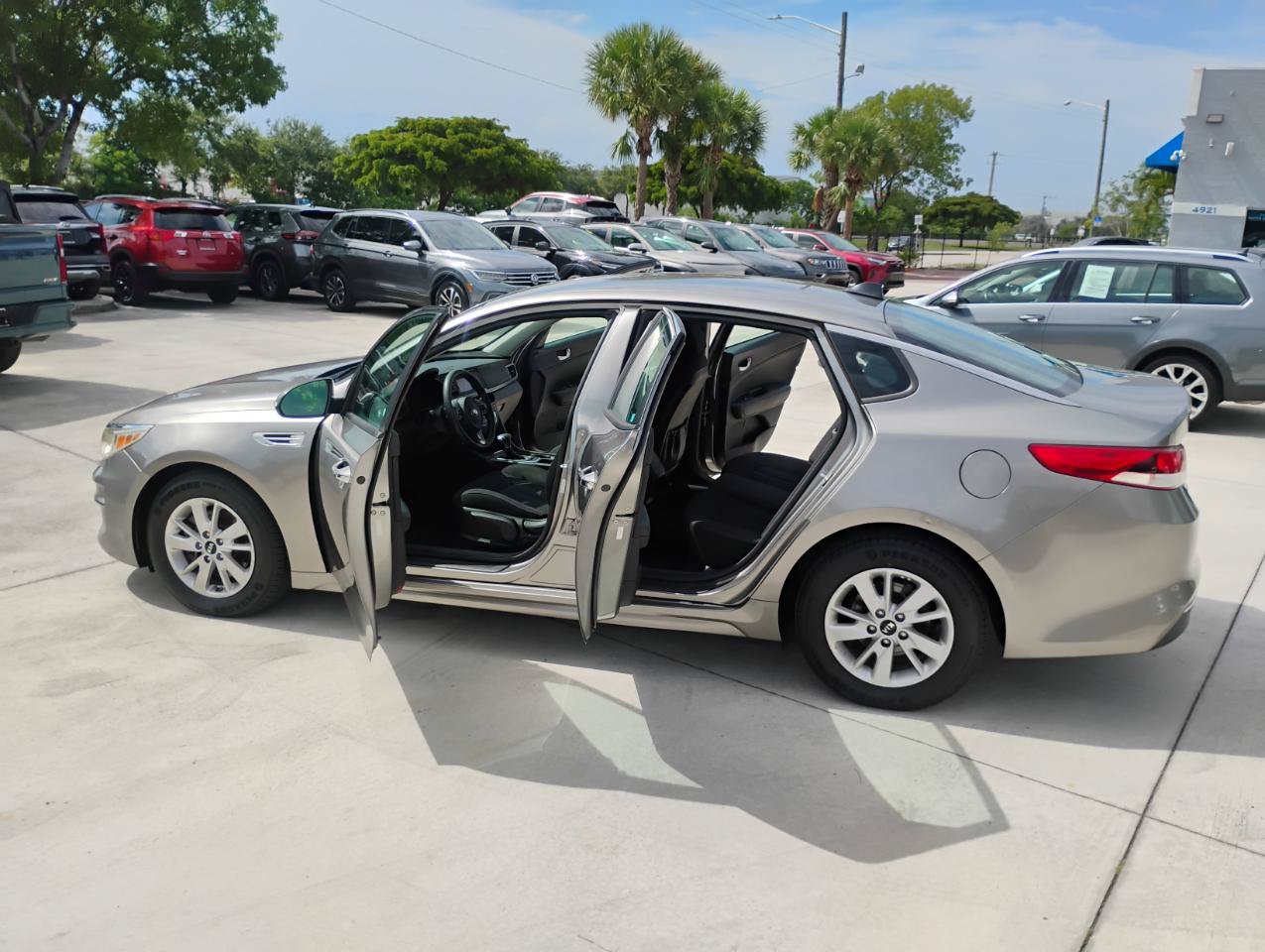 Used 2017 Kia Optima LX FWD image 27
