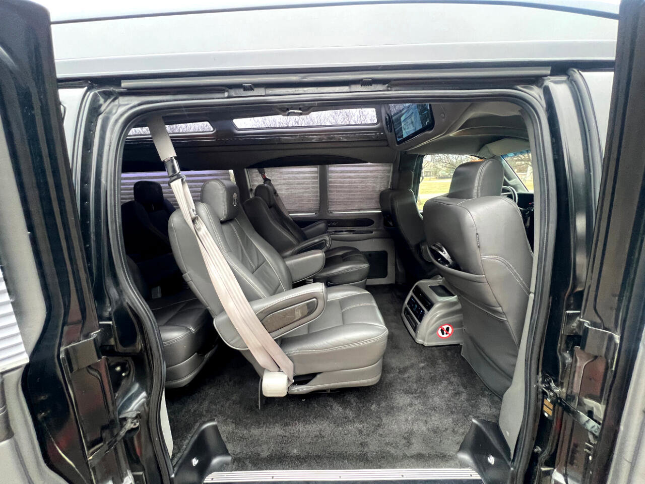 Used 2017 Chevrolet Express 2500 Extended image 31