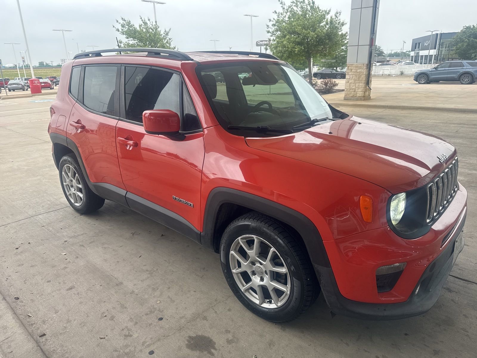 Used 2020 Jeep Renegade Latitude w/ LED Lighting Group FWD image 23