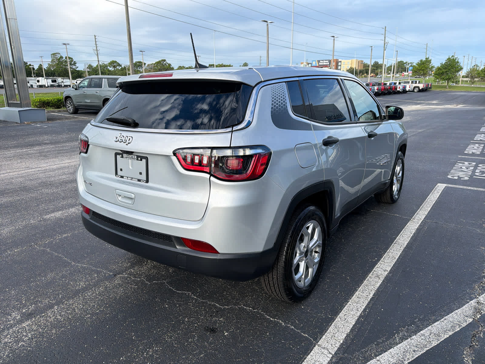 Used 2025 Jeep Compass Sport w/ Mopar Graphics Package AWD/4WD image 5