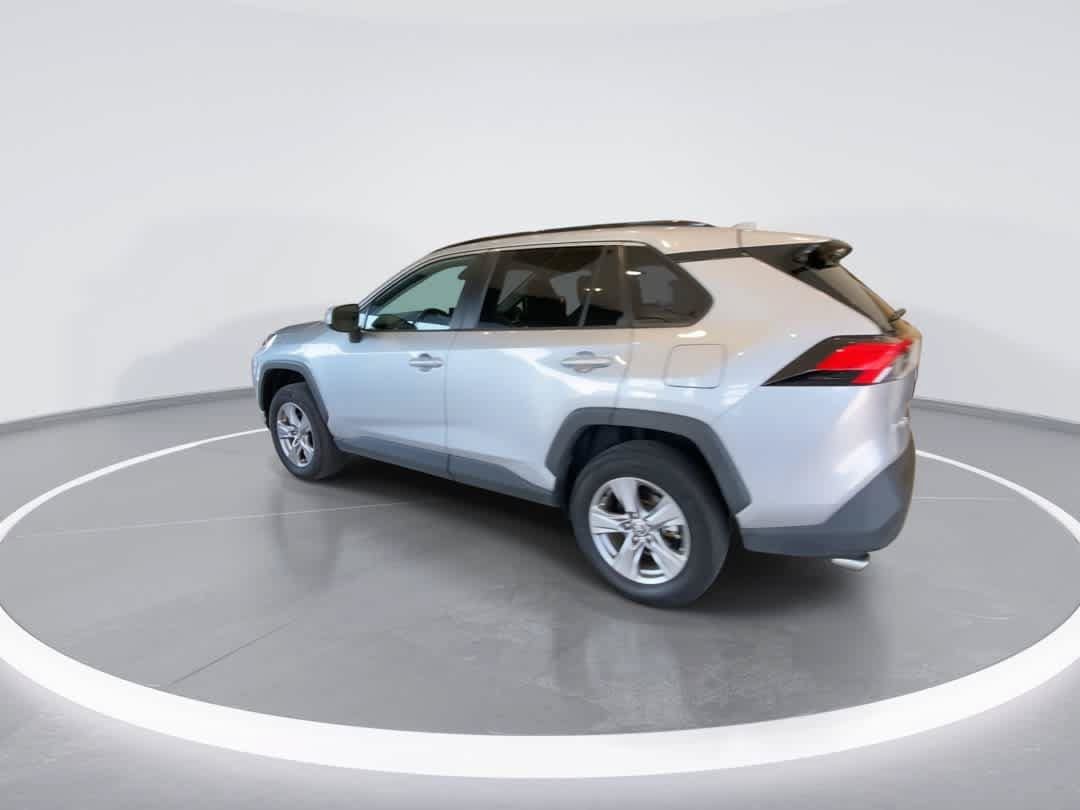 Used 2025 Toyota RAV4 XLE AWD/4WD image 6