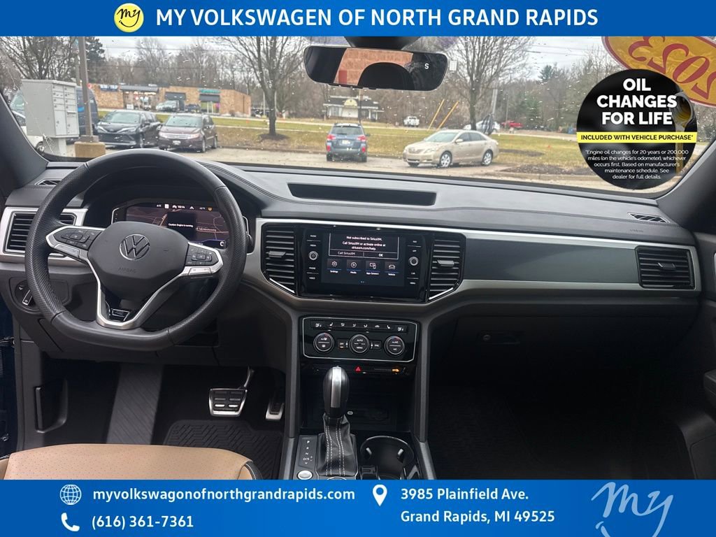 Certified 2023 Volkswagen Atlas Cross Sport SEL R-Line AWD/4WD image 13