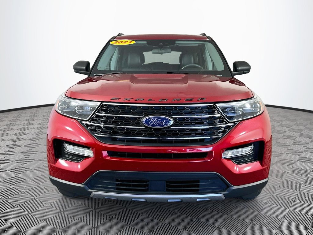 Used 2021 Ford Explorer XLT w/ Equipment Group 202A AWD/4WD image 4