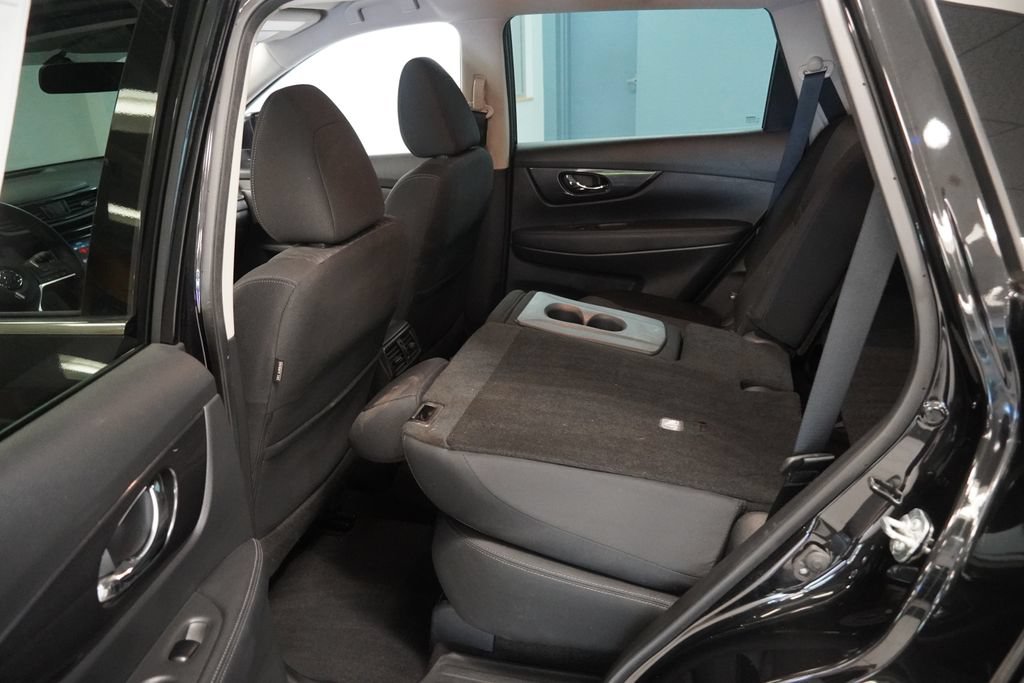 Used 2018 Nissan Rogue SV AWD/4WD image 19
