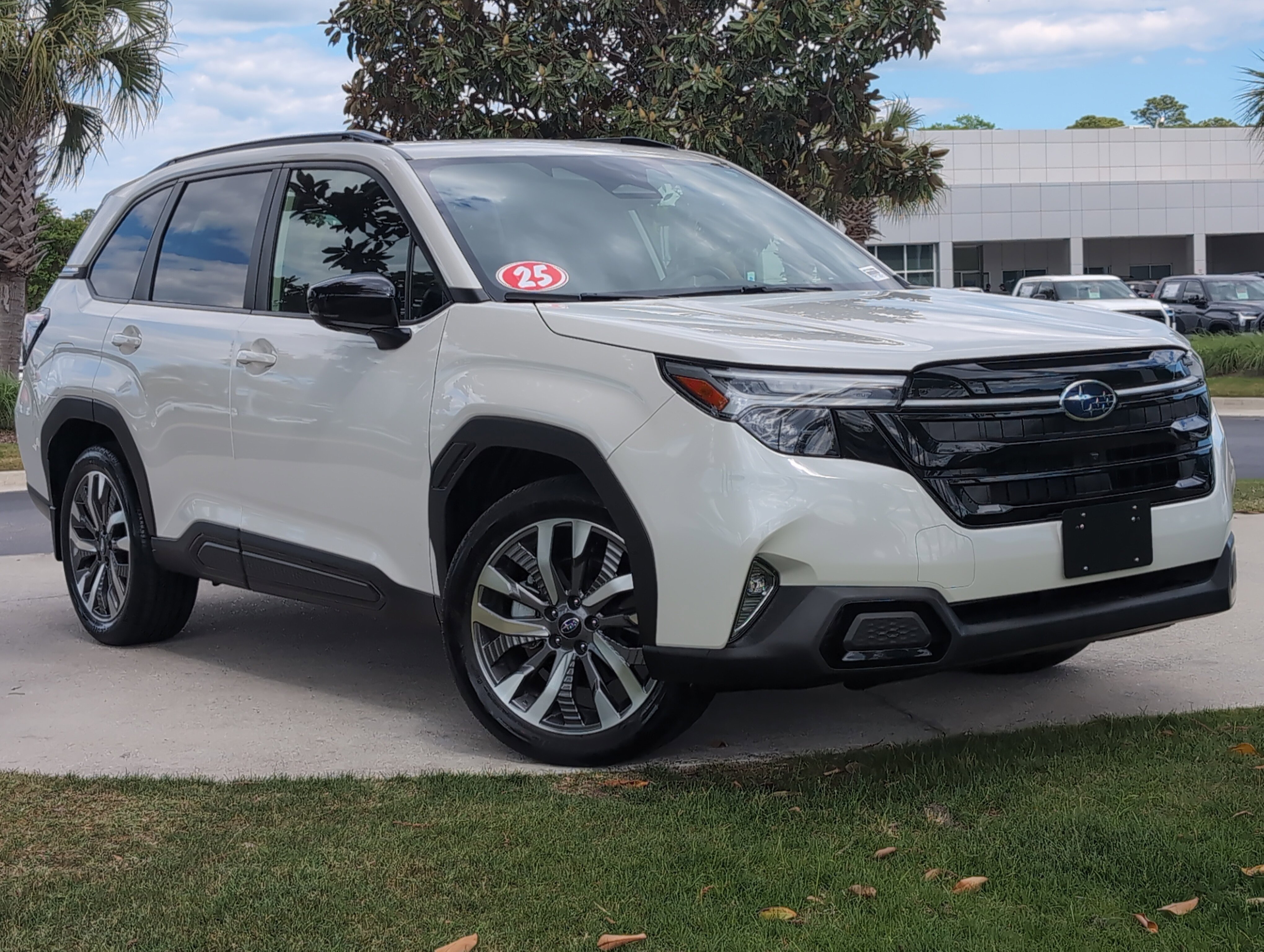 Used 2025 Subaru Forester Touring AWD/4WD image 2