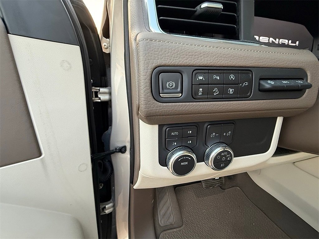 Used 2022 GMC Yukon Denali image 8