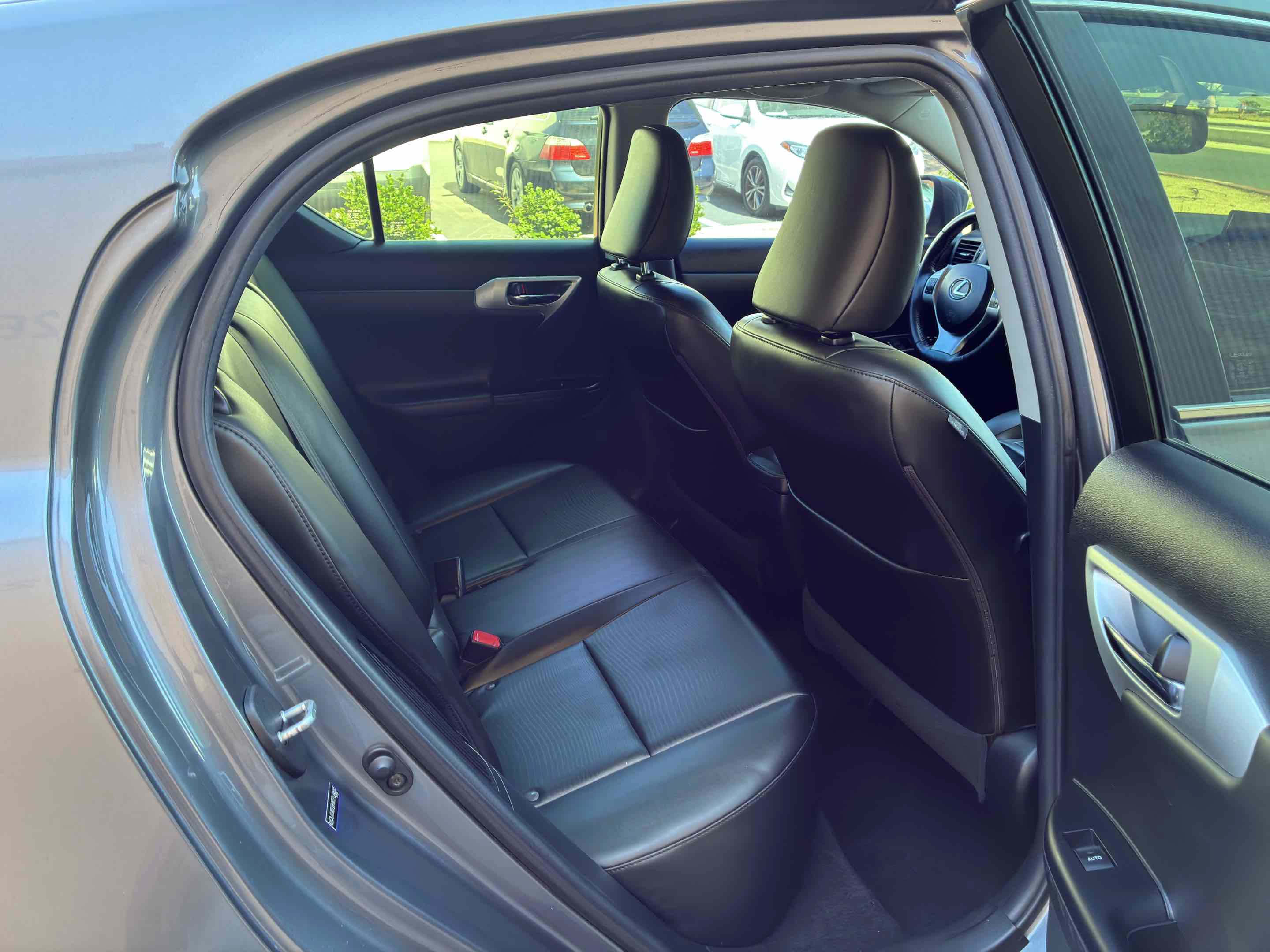 Used 2013 Lexus CT 200h w/ Premium Pkg w/Navigation FWD image 33