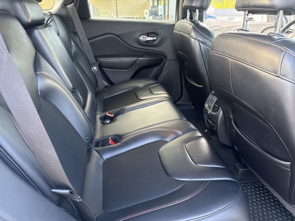 Used 2019 Jeep Cherokee Trailhawk w/ Comfort/Convenience Group AWD/4WD image 23