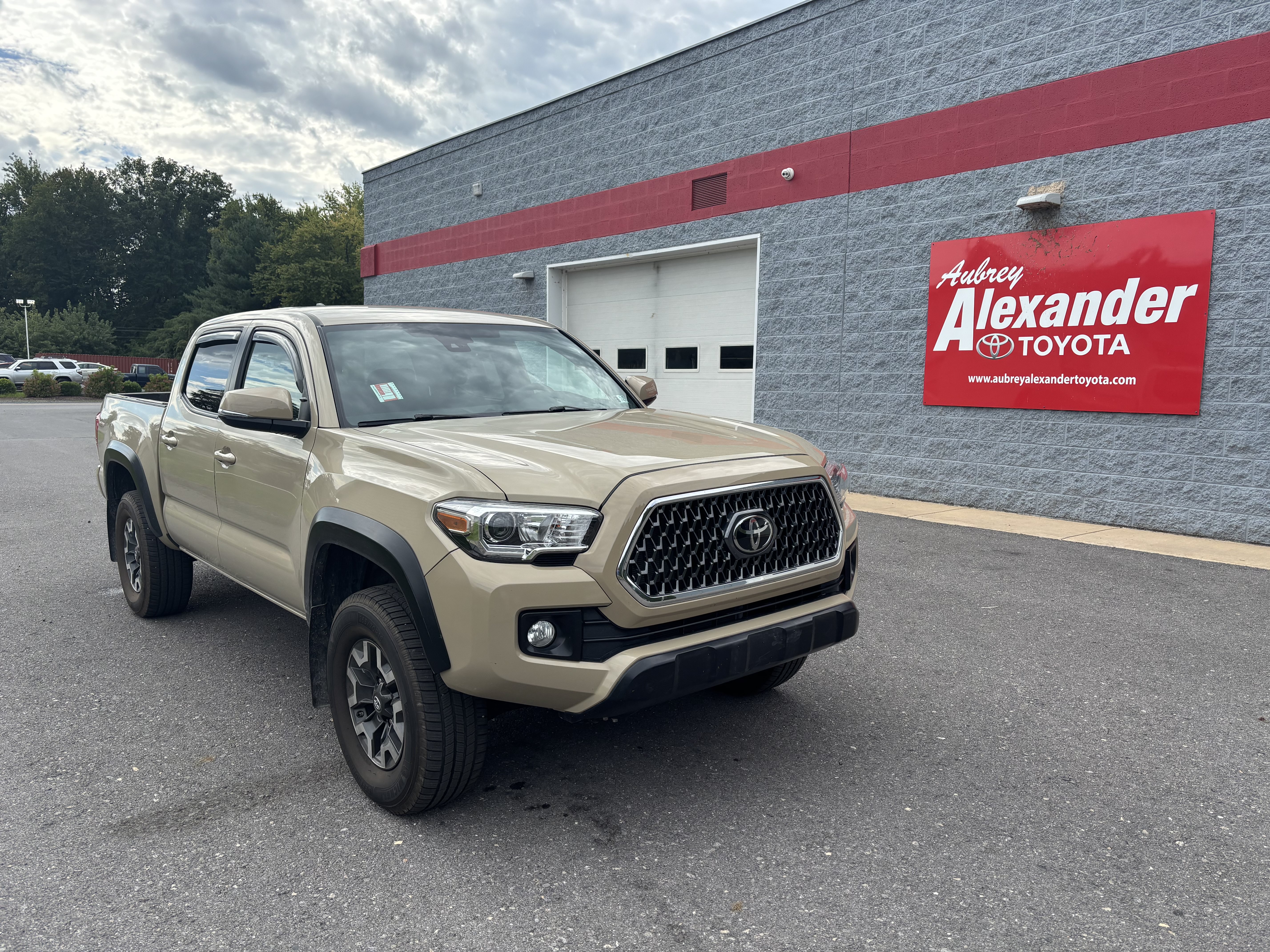 Used 2019 Toyota Tacoma TRD Off-Road w/ Technology Package AWD/4WD video 1