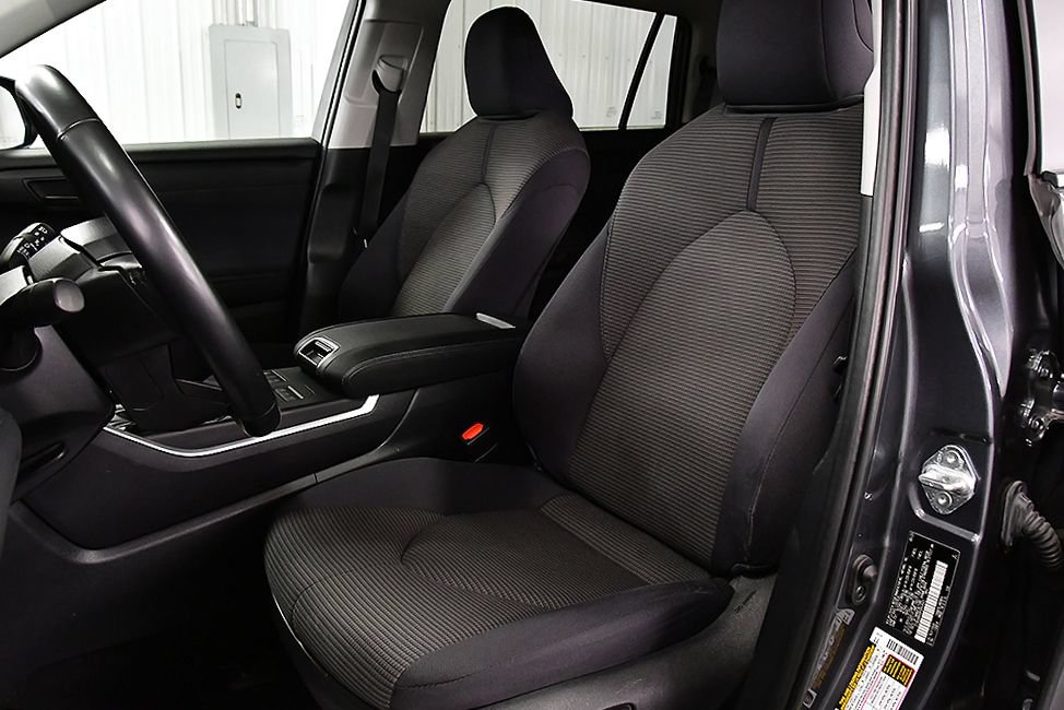 Used 2023 Toyota Highlander LE AWD/4WD image 28