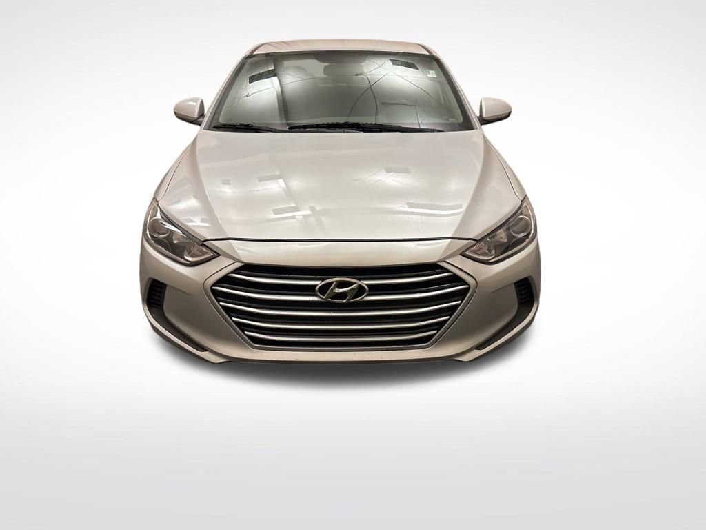 Used 2018 Hyundai Elantra SE w/ Cargo Package image 2