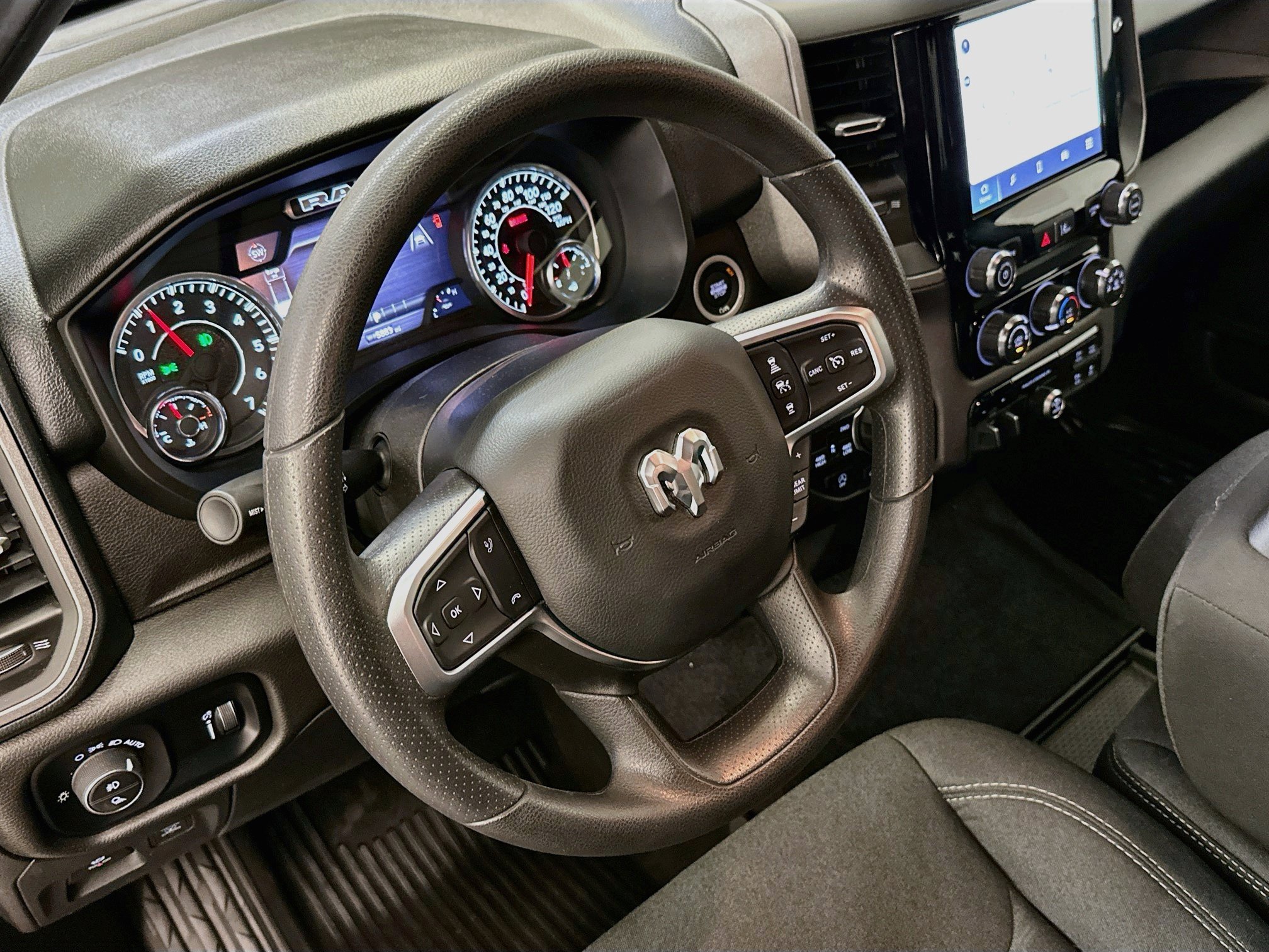 Used 2025 RAM 1500 Warlock AWD/4WD image 18