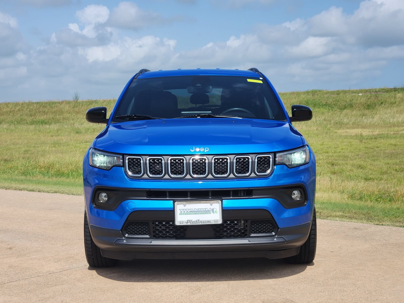 Used 2024 Jeep Compass Latitude AWD/4WD image 6