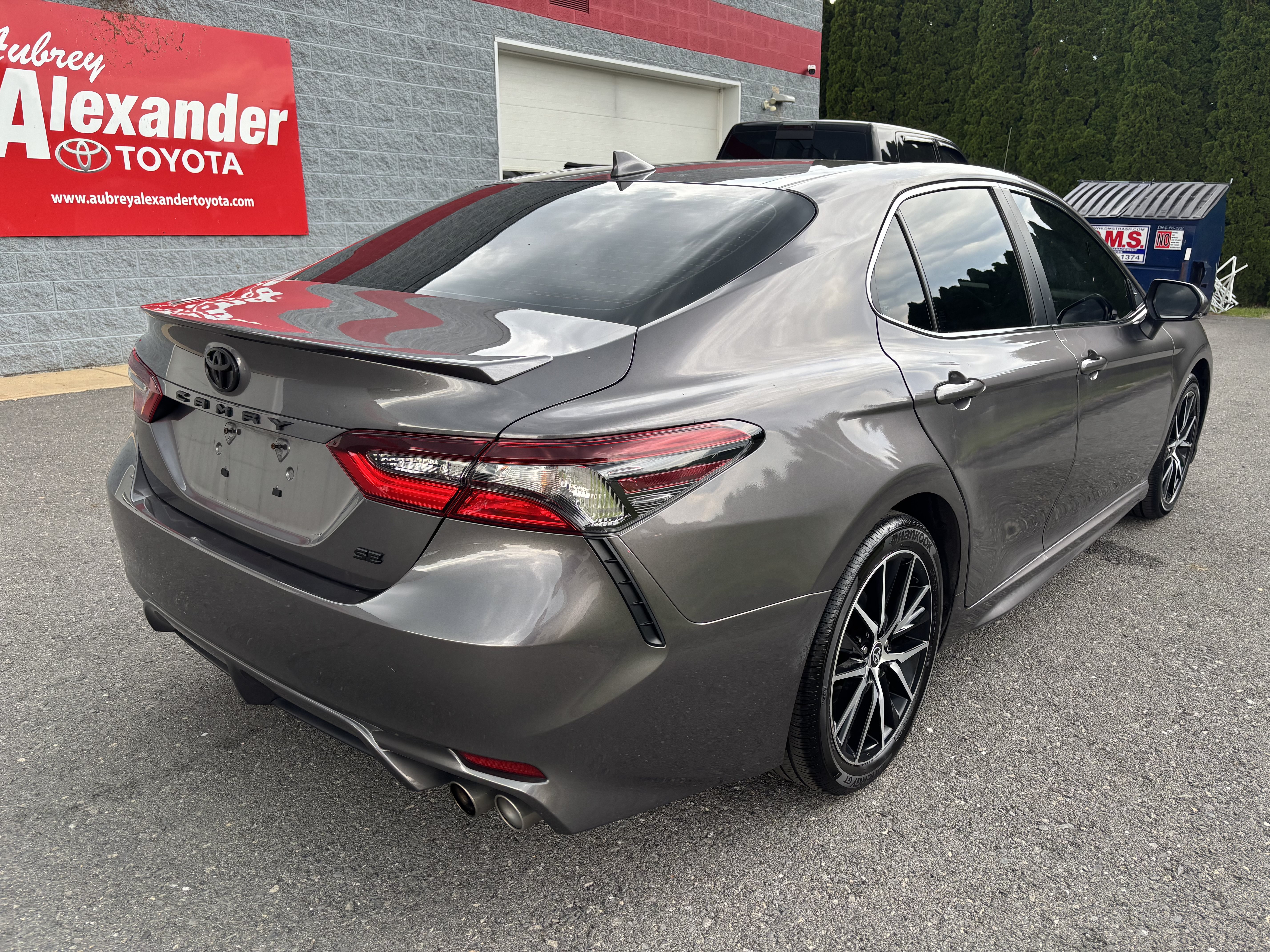 Used 2023 Toyota Camry SE w/ Cold Weather Package FWD image 3
