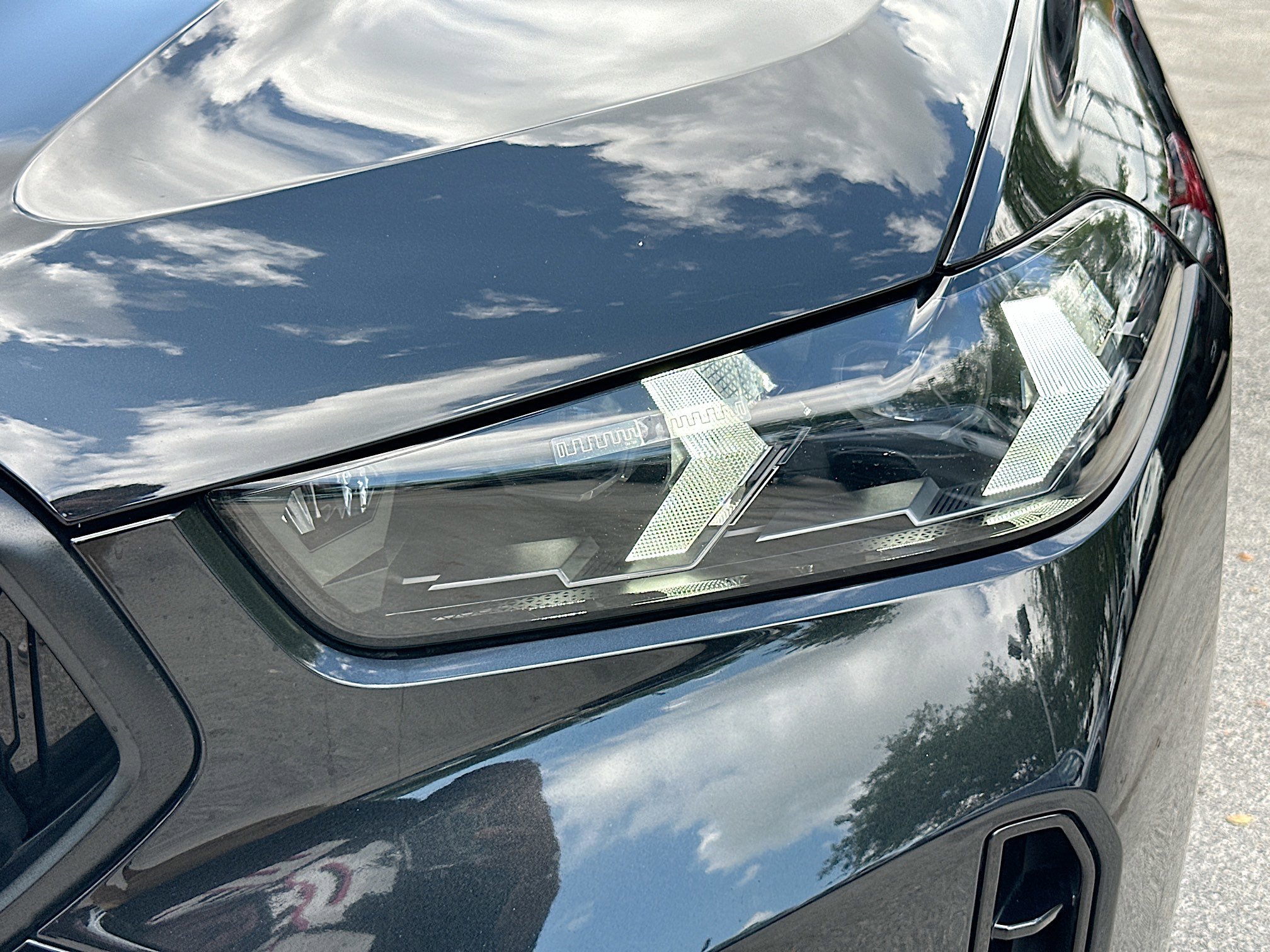 Used 2024 BMW X6 xDrive40i w/ Premium Package image 32