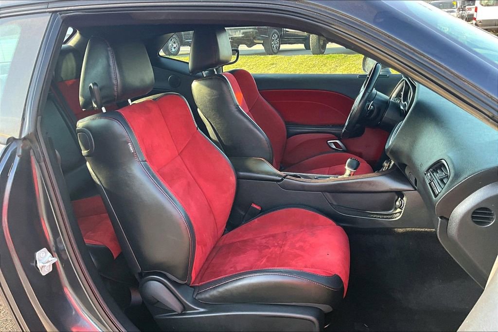 Used 2017 Dodge Challenger GT w/ Driver Convenience Group image 7